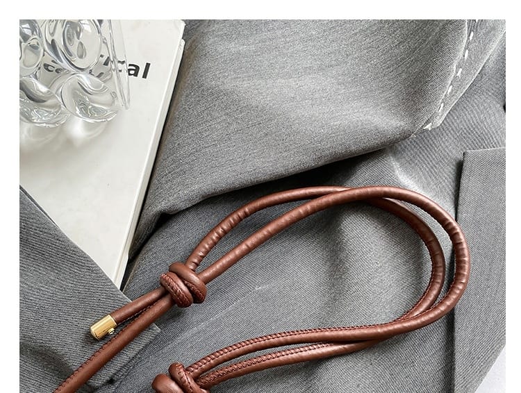 Classic Everyday Shoulder Bag – Adjustable Strap & Minimalist Design