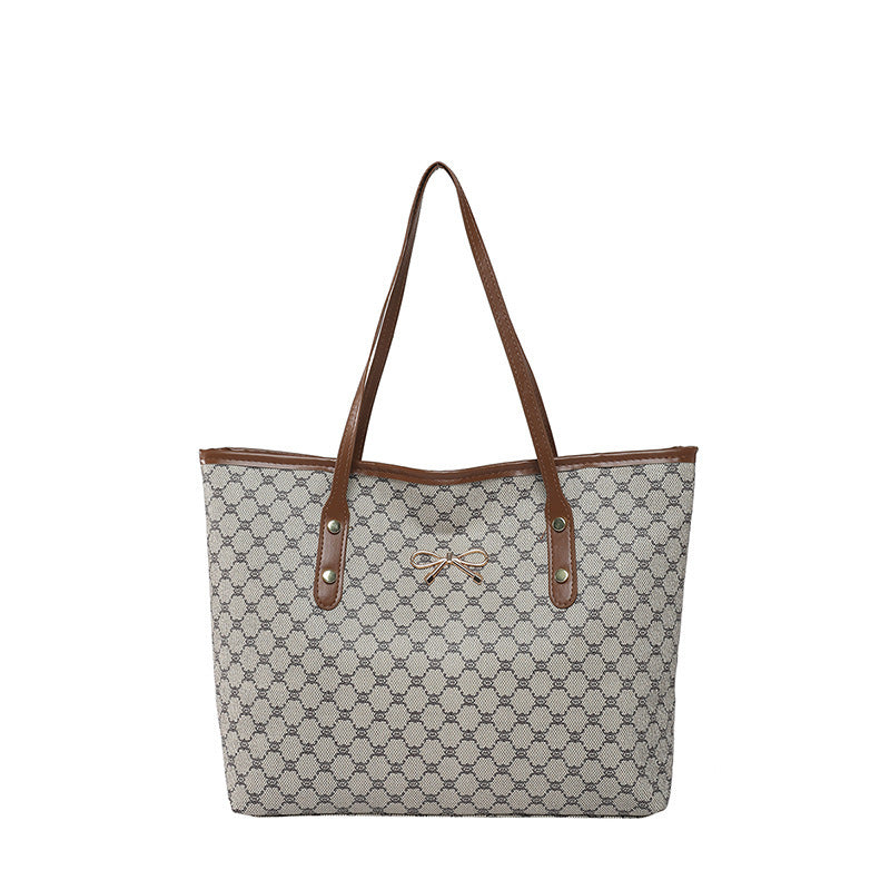 Classic Everyday Shoulder Bag – Adjustable Strap & Minimalist Design