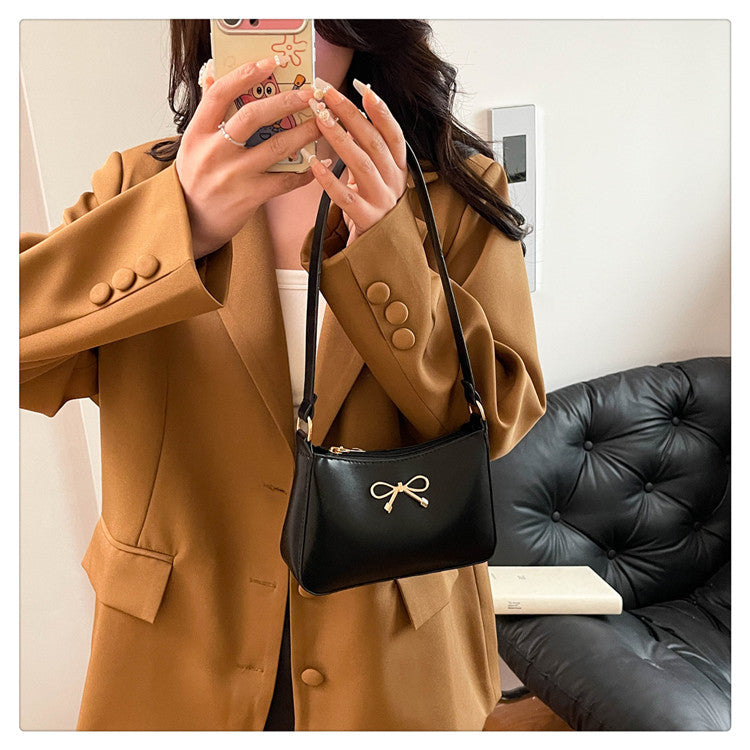 Classic Everyday Shoulder Bag – Adjustable Strap & Minimalist Design
