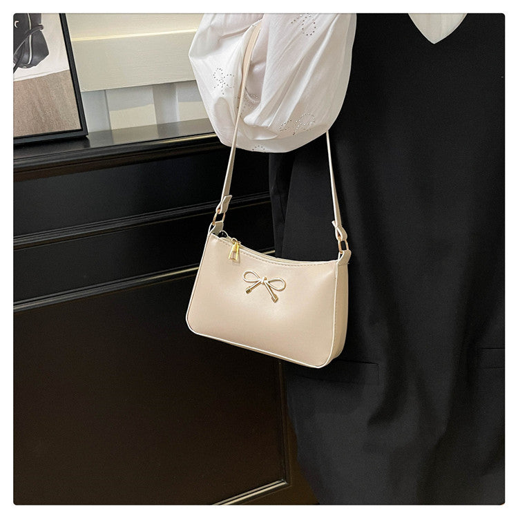 Classic Everyday Shoulder Bag – Adjustable Strap & Minimalist Design