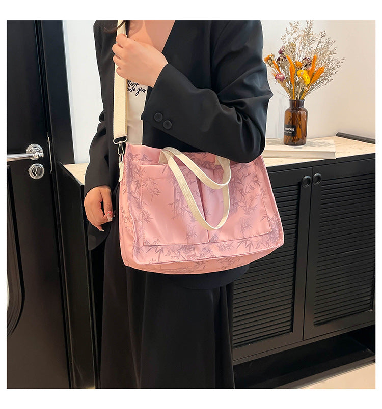 Classic Everyday Shoulder Bag – Adjustable Strap & Minimalist Design