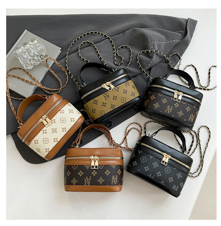 Classic Everyday Shoulder Bag – Adjustable Strap & Minimalist Design