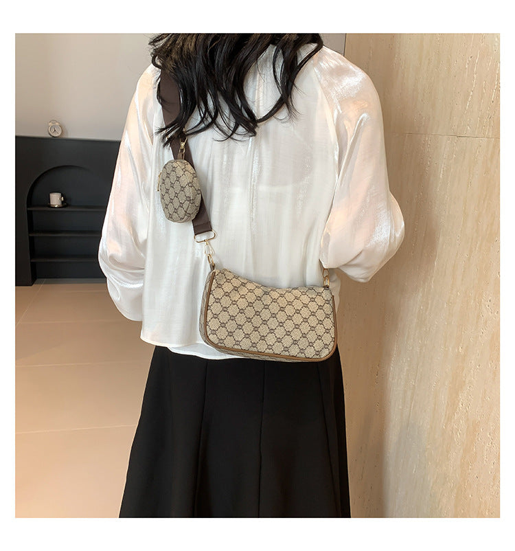 Trendy 2025 Tote Bag – Simple, Spacious & Stylish for Daily Use