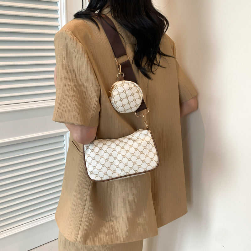 Trendy 2025 Tote Bag – Simple, Spacious & Stylish for Daily Use