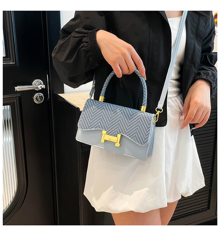 Classic Everyday Shoulder Bag – Adjustable Strap & Minimalist Design