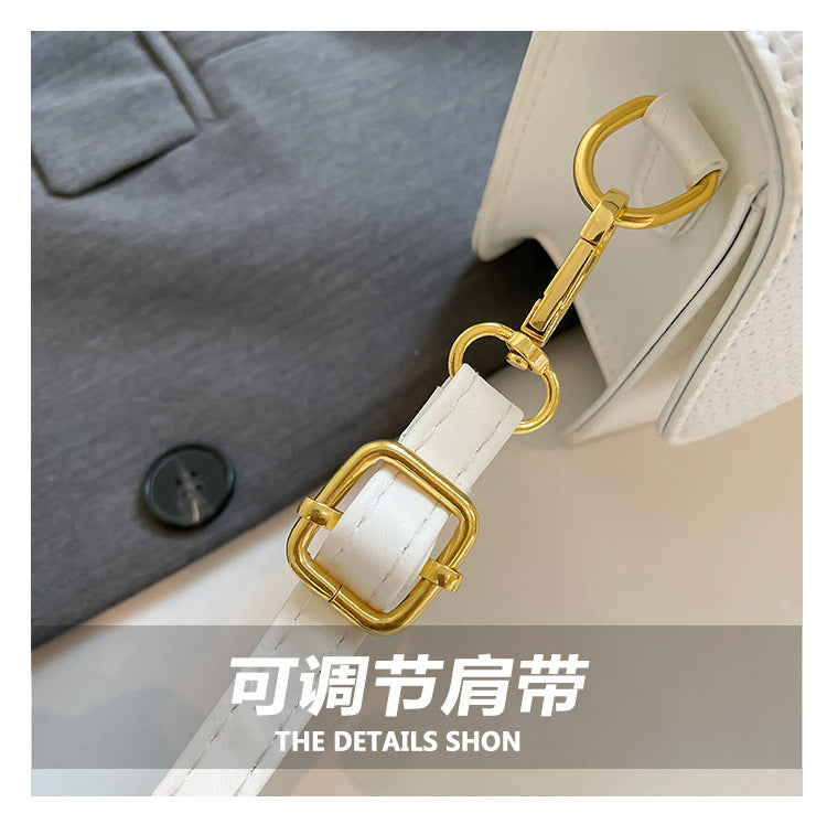Classic Everyday Shoulder Bag – Adjustable Strap & Minimalist Design