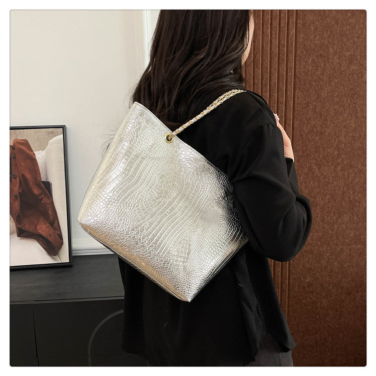 Classic Everyday Shoulder Bag – Adjustable Strap & Minimalist Design