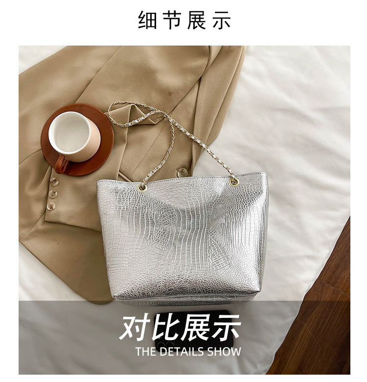Classic Everyday Shoulder Bag – Adjustable Strap & Minimalist Design