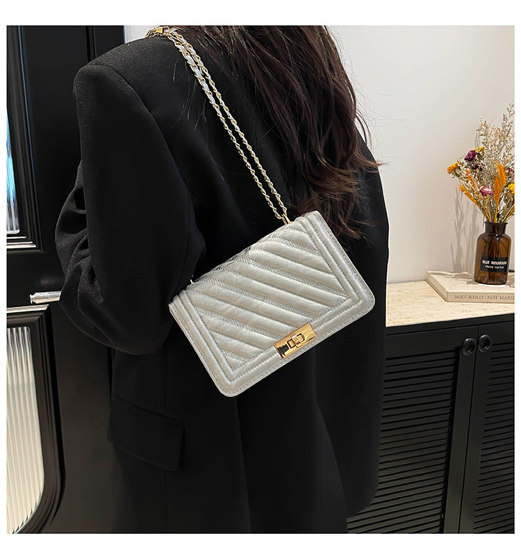 Classic Everyday Shoulder Bag – Adjustable Strap & Minimalist Design