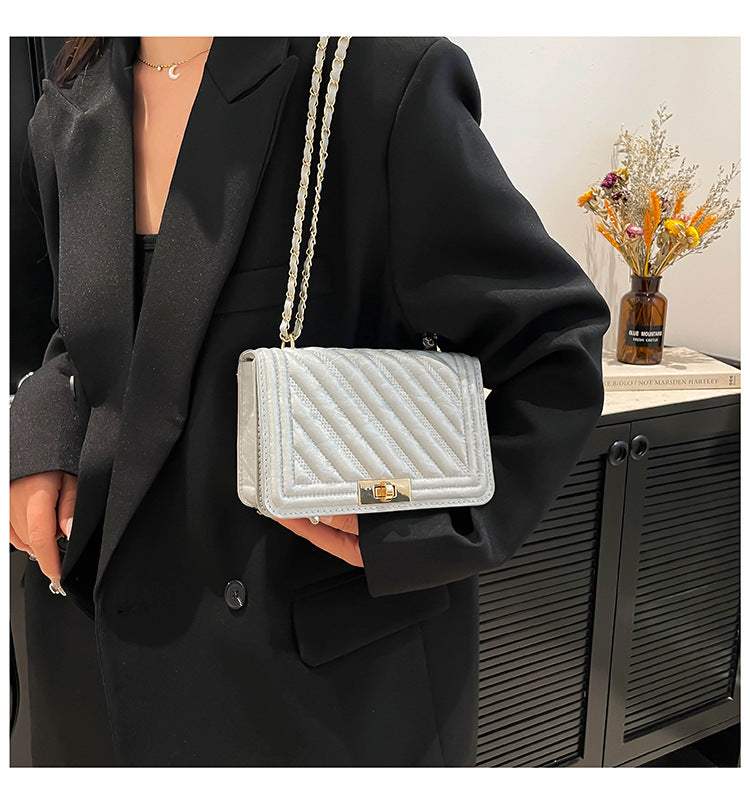 Classic Everyday Shoulder Bag – Adjustable Strap & Minimalist Design