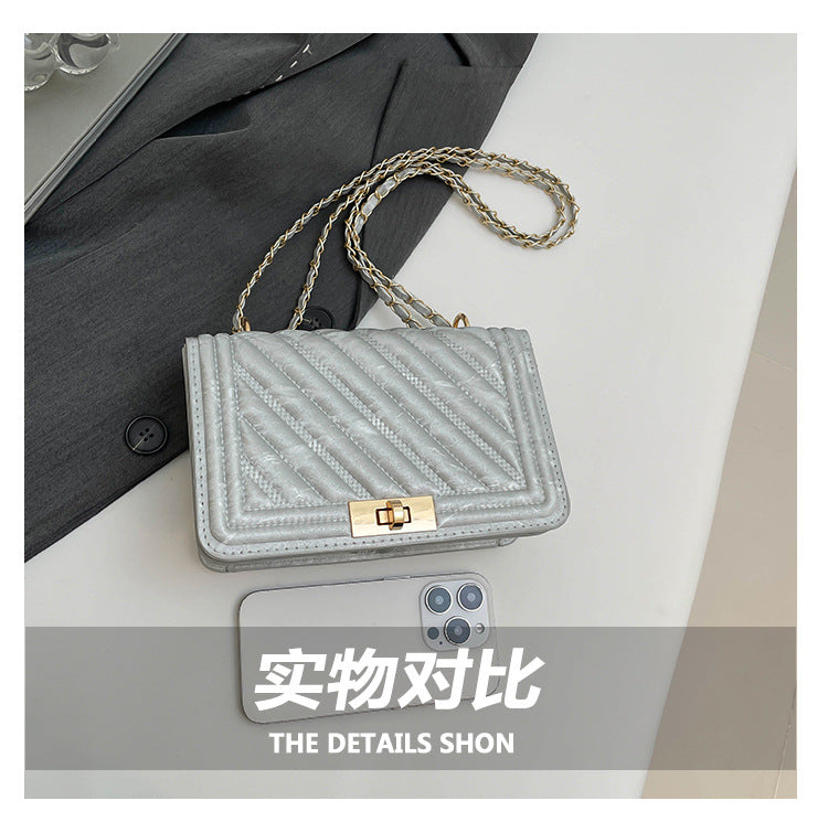 Classic Everyday Shoulder Bag – Adjustable Strap & Minimalist Design