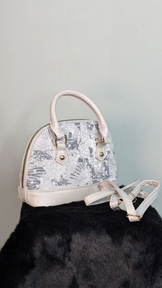 Attire Vintage Theme bag