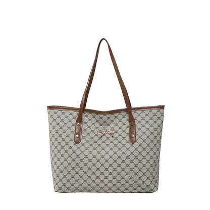 Classic Everyday Shoulder Bag – Adjustable Strap & Minimalist Design