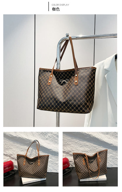Classic Everyday Shoulder Bag – Adjustable Strap & Minimalist Design