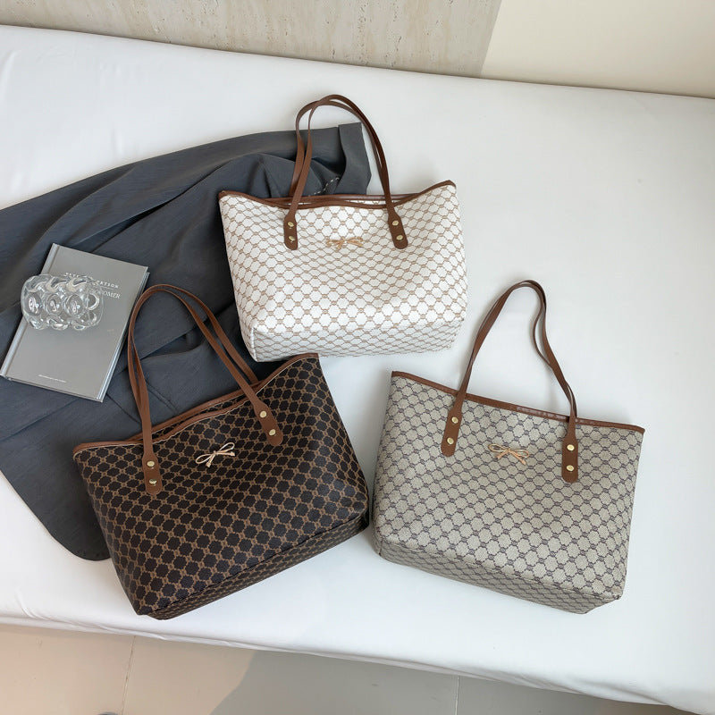Classic Everyday Shoulder Bag – Adjustable Strap & Minimalist Design