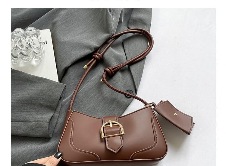 Classic Everyday Shoulder Bag – Adjustable Strap & Minimalist Design