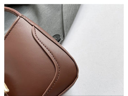 Classic Everyday Shoulder Bag – Adjustable Strap & Minimalist Design