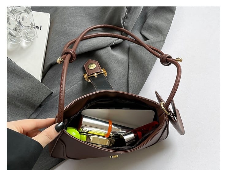 Classic Everyday Shoulder Bag – Adjustable Strap & Minimalist Design