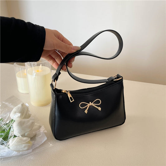 Classic Everyday Shoulder Bag – Adjustable Strap & Minimalist Design