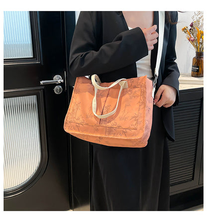 Classic Everyday Shoulder Bag – Adjustable Strap & Minimalist Design