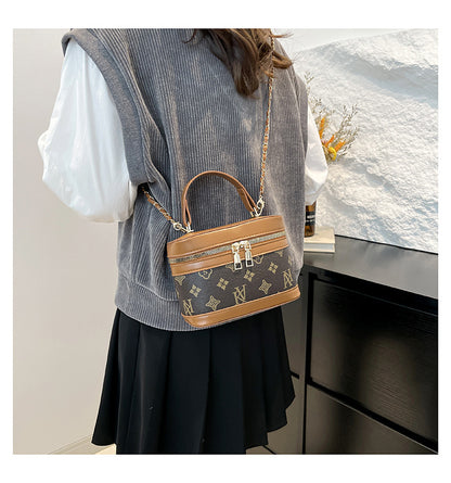 Classic Everyday Shoulder Bag – Adjustable Strap & Minimalist Design