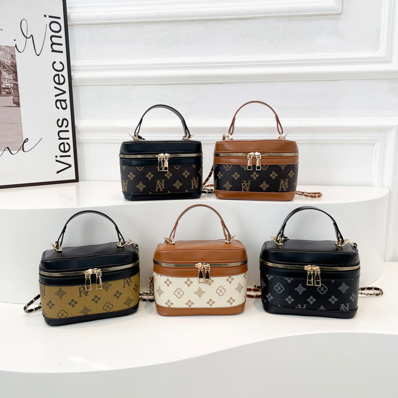 Classic Everyday Shoulder Bag – Adjustable Strap & Minimalist Design