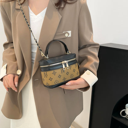 Classic Everyday Shoulder Bag – Adjustable Strap & Minimalist Design