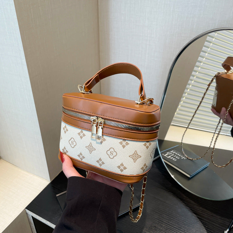 Classic Everyday Shoulder Bag – Adjustable Strap & Minimalist Design