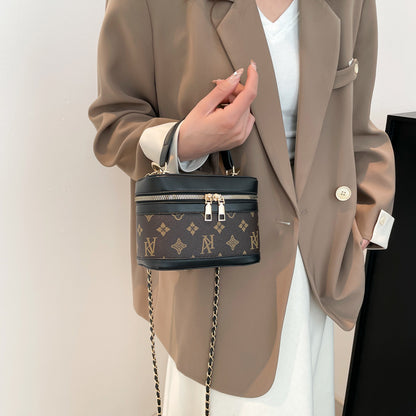 Classic Everyday Shoulder Bag – Adjustable Strap & Minimalist Design