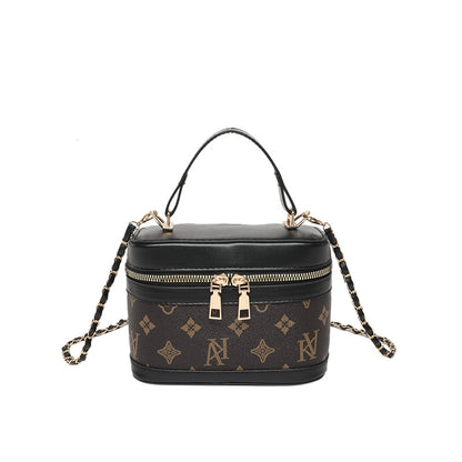Classic Everyday Shoulder Bag – Adjustable Strap & Minimalist Design