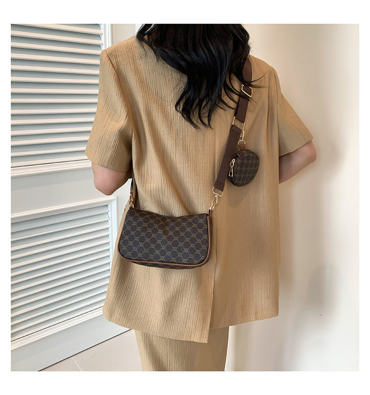 Trendy 2025 Tote Bag – Simple, Spacious & Stylish for Daily Use