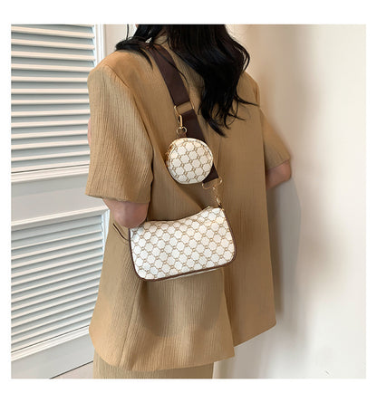 Trendy 2025 Tote Bag – Simple, Spacious & Stylish for Daily Use