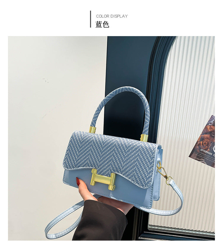 Classic Everyday Shoulder Bag – Adjustable Strap & Minimalist Design