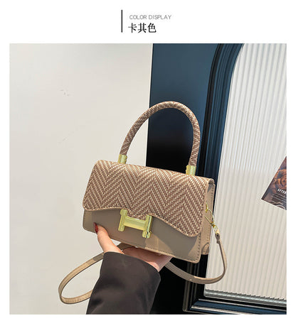 Classic Everyday Shoulder Bag – Adjustable Strap & Minimalist Design