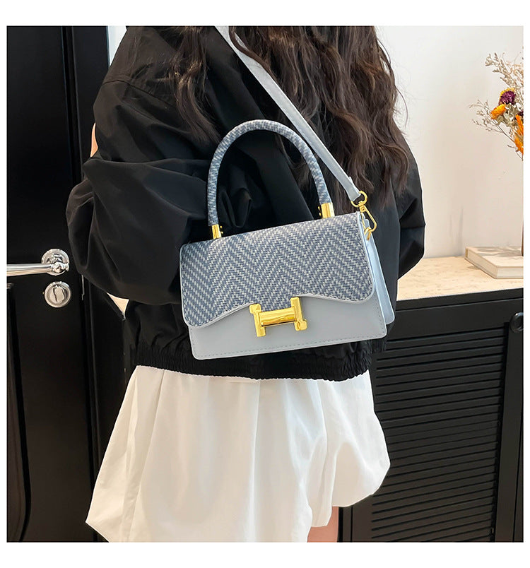 Classic Everyday Shoulder Bag – Adjustable Strap & Minimalist Design