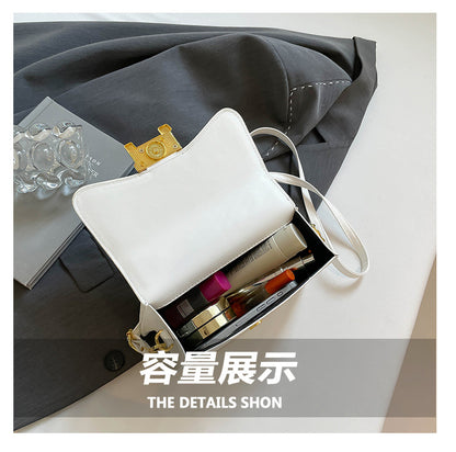 Classic Everyday Shoulder Bag – Adjustable Strap & Minimalist Design