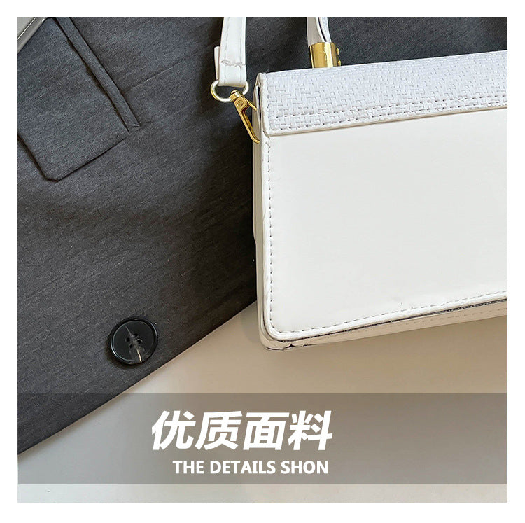 Classic Everyday Shoulder Bag – Adjustable Strap & Minimalist Design