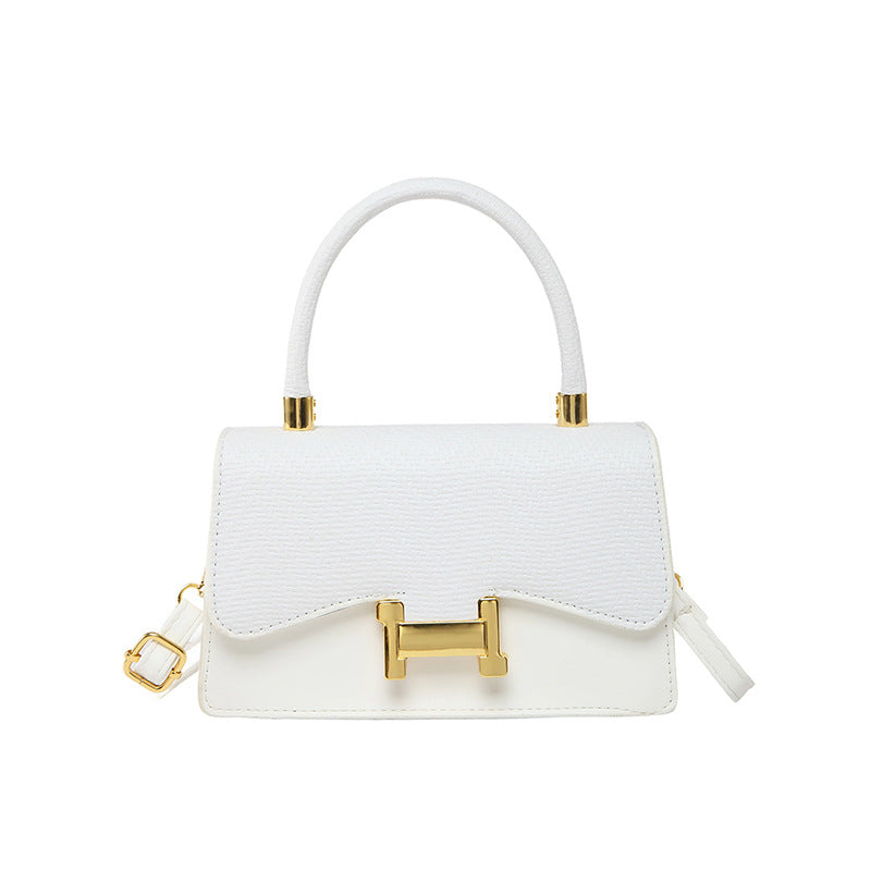 Classic Everyday Shoulder Bag – Adjustable Strap & Minimalist Design