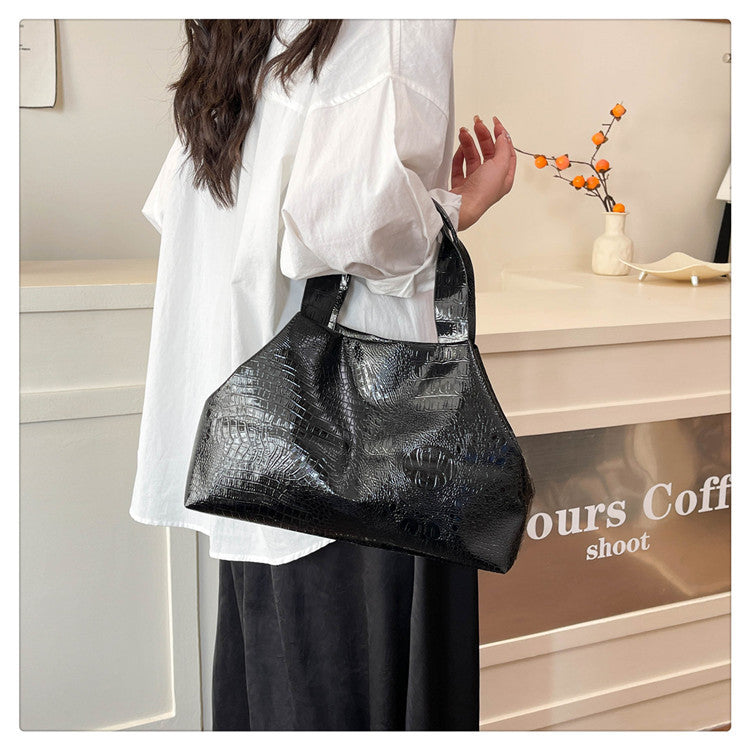 Classic Everyday Shoulder Bag – Adjustable Strap & Minimalist Design