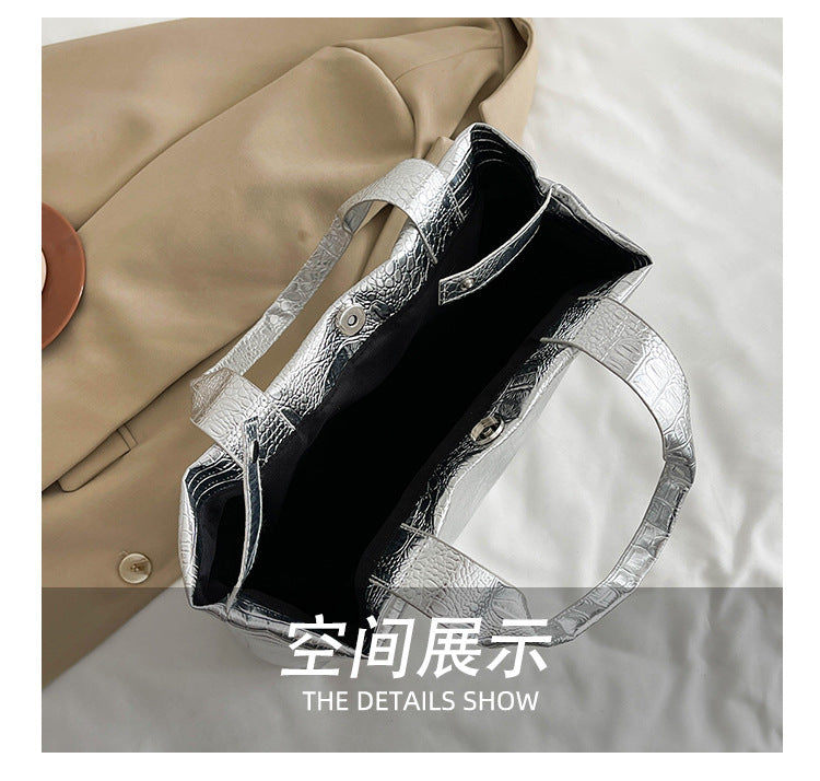 Classic Everyday Shoulder Bag – Adjustable Strap & Minimalist Design
