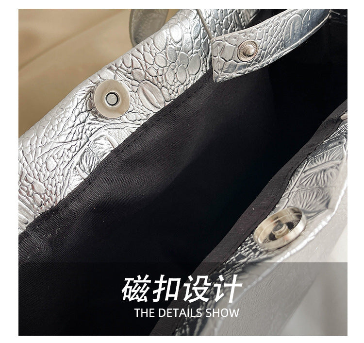 Classic Everyday Shoulder Bag – Adjustable Strap & Minimalist Design