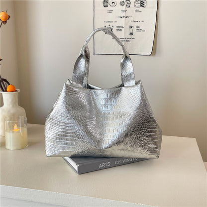 Classic Everyday Shoulder Bag – Adjustable Strap & Minimalist Design