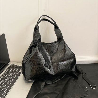 Classic Everyday Shoulder Bag – Adjustable Strap & Minimalist Design