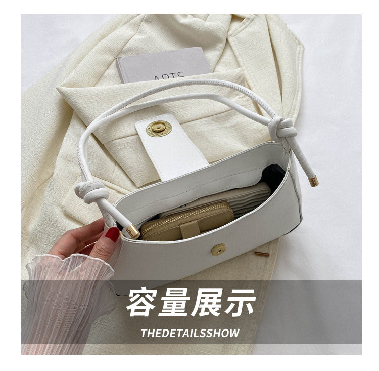 Classic Everyday Shoulder Bag – Adjustable Strap & Minimalist Design