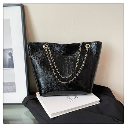 Classic Everyday Shoulder Bag – Adjustable Strap & Minimalist Design