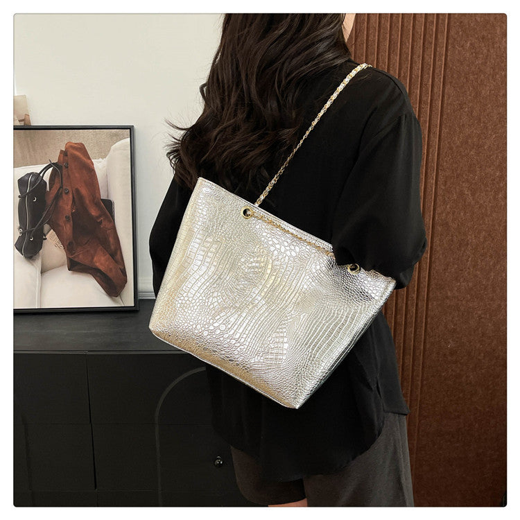 Classic Everyday Shoulder Bag – Adjustable Strap & Minimalist Design