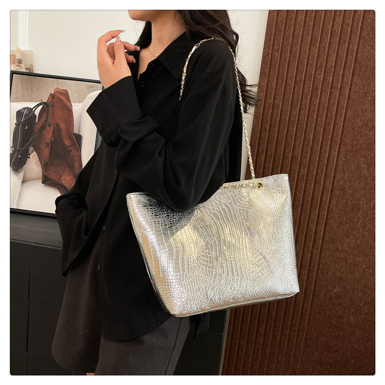 Classic Everyday Shoulder Bag – Adjustable Strap & Minimalist Design