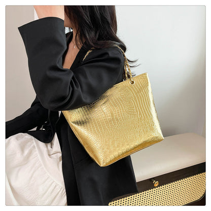 Classic Everyday Shoulder Bag – Adjustable Strap & Minimalist Design