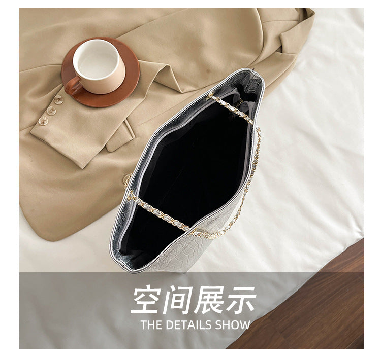 Classic Everyday Shoulder Bag – Adjustable Strap & Minimalist Design