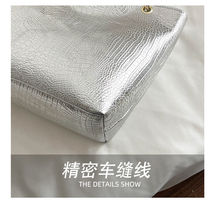 Classic Everyday Shoulder Bag – Adjustable Strap & Minimalist Design